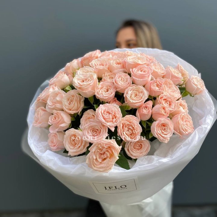 Букет кустовых роз Бомбастик в Уфе