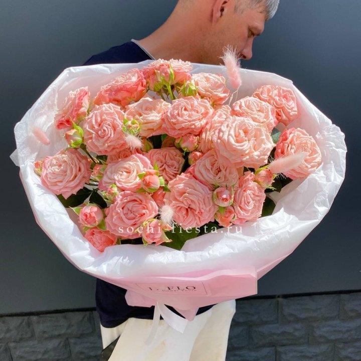 Пионовидные розы Мадам Бомбастик в Уфе