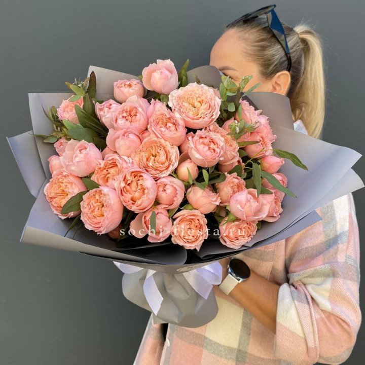 Букет с пионовидными розами "Пивайн" в Уфе