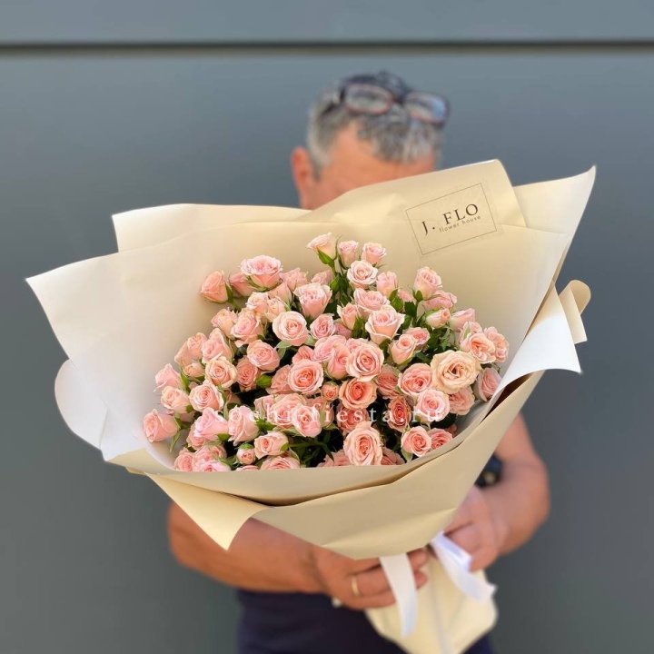 Кустовые розы леди в Уфе