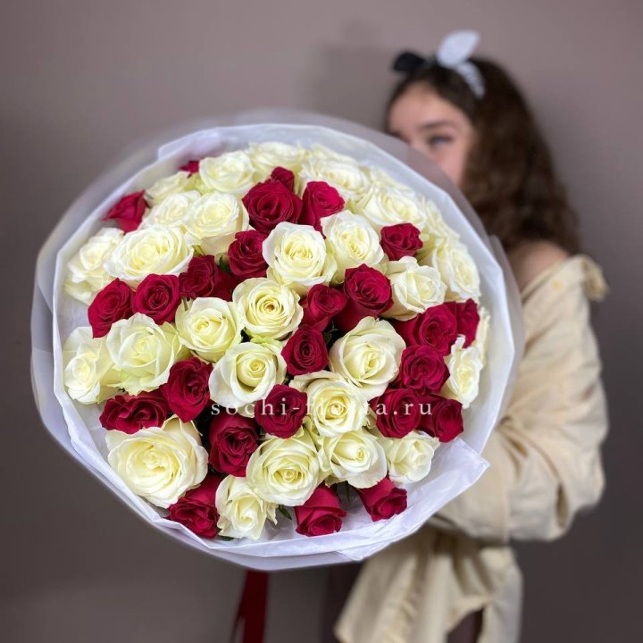 Микс из 55 роз в Уфе