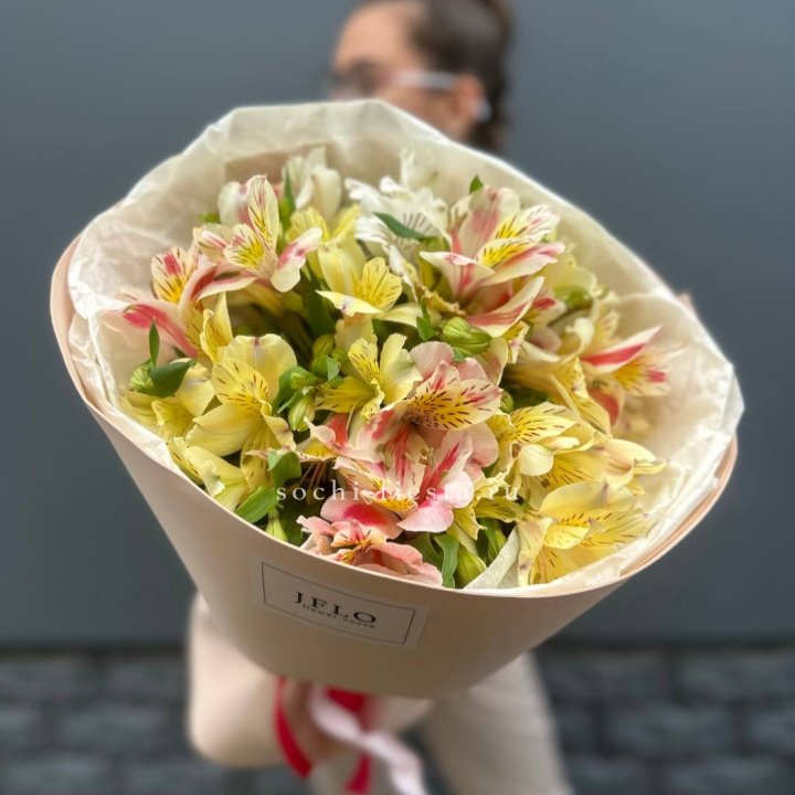 Альстромерии в нежном оформлении в Уфе