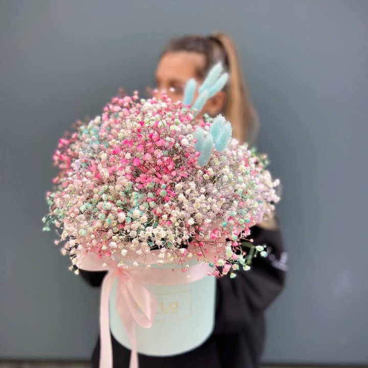 9 Радужных гипсофилы в шляпной коробке в Уфе