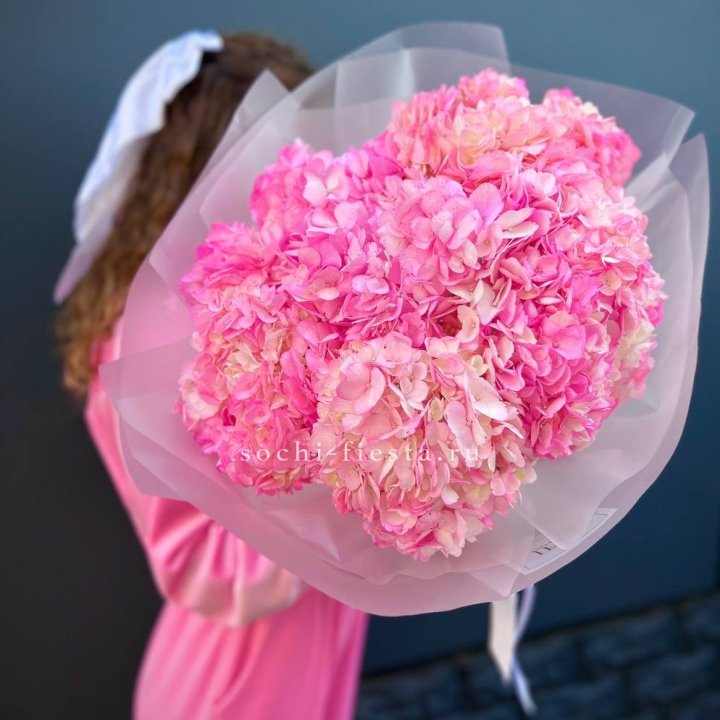 7 ярко розовых гортензий в Уфе