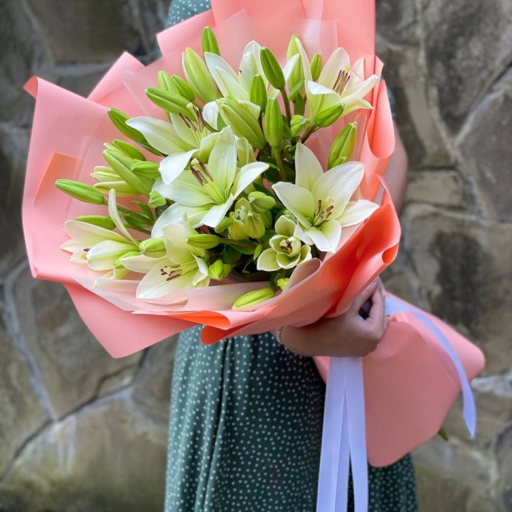 Букет из 7 белых лилий в Уфе