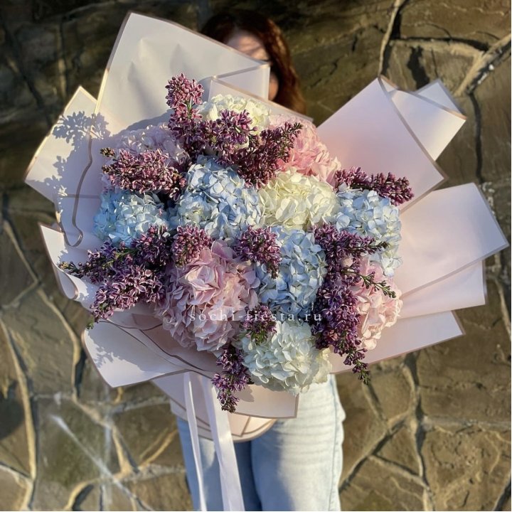 Букет гортензии с сиренью в Уфе