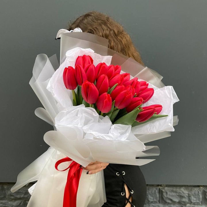  25 красных воздушных тюльпанов в Уфе