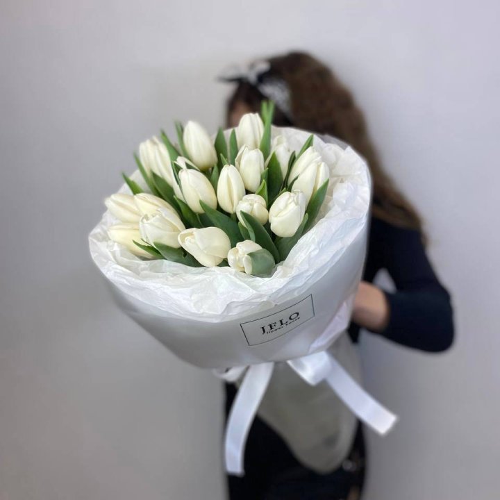  19 белых воздушных тюльпанов в Уфе