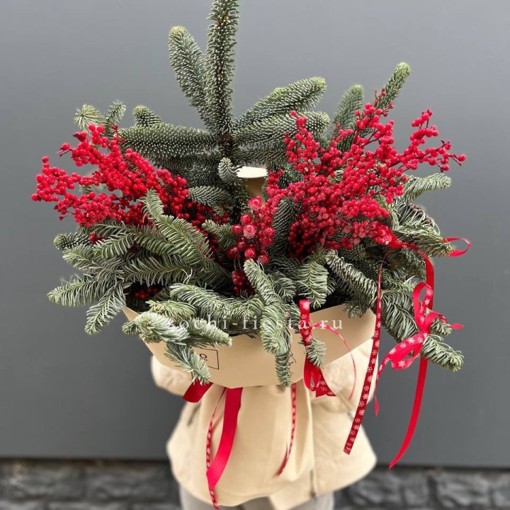 Букет нобилиса и ягод в Уфе