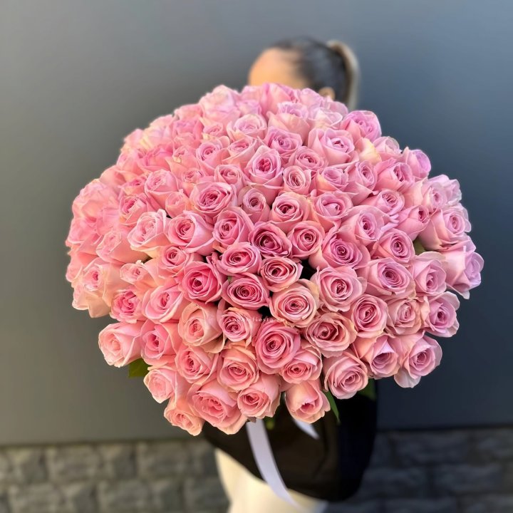 Охапка из 101 розовой розы в Уфе