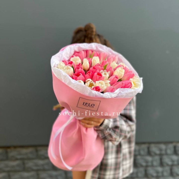 51 бело-розовый тюльпан в Уфе