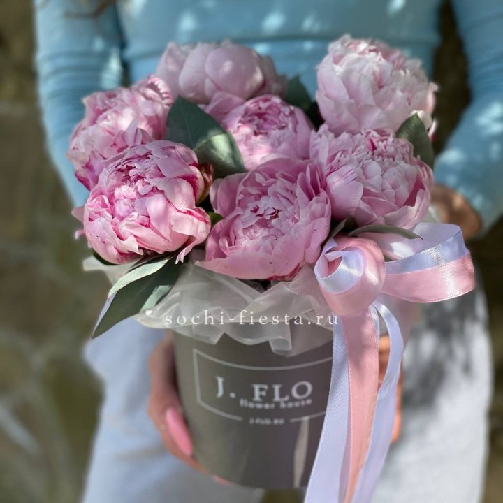 Цилиндр пионов с эвкалиптом в Уфе