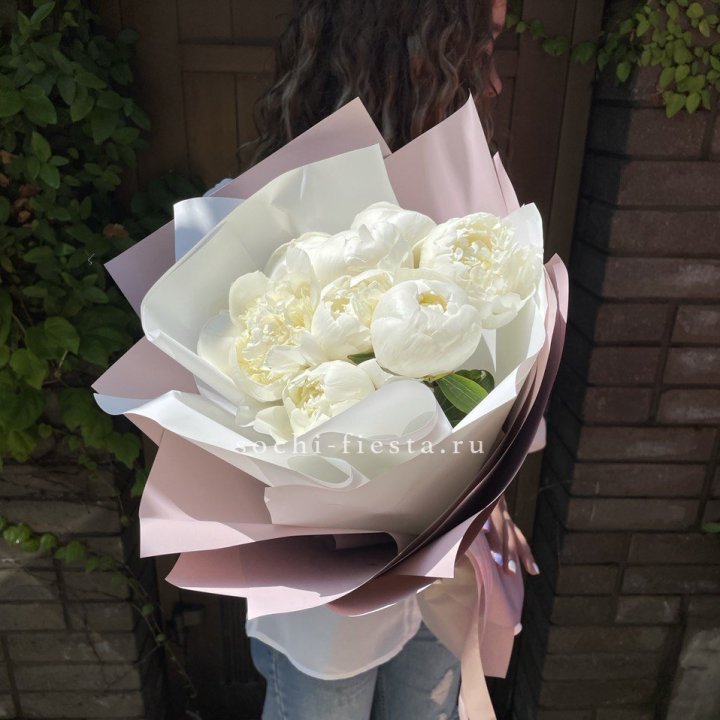 9 белоснежных пионов в Уфе