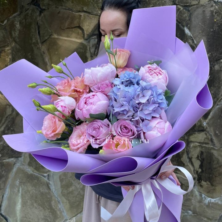 Букет с пионами "Блю логан" в Уфе