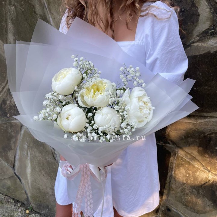 Букет белых пионов "Файв" в Уфе
