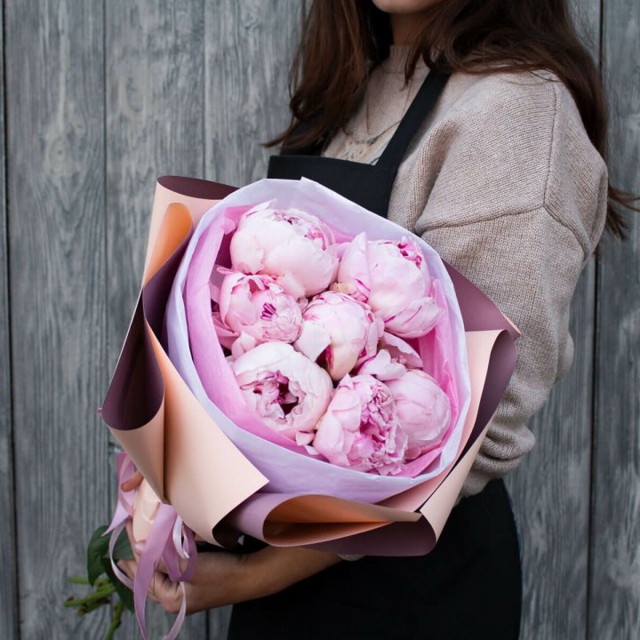 7 зефирных пионов в оформлении в Уфе