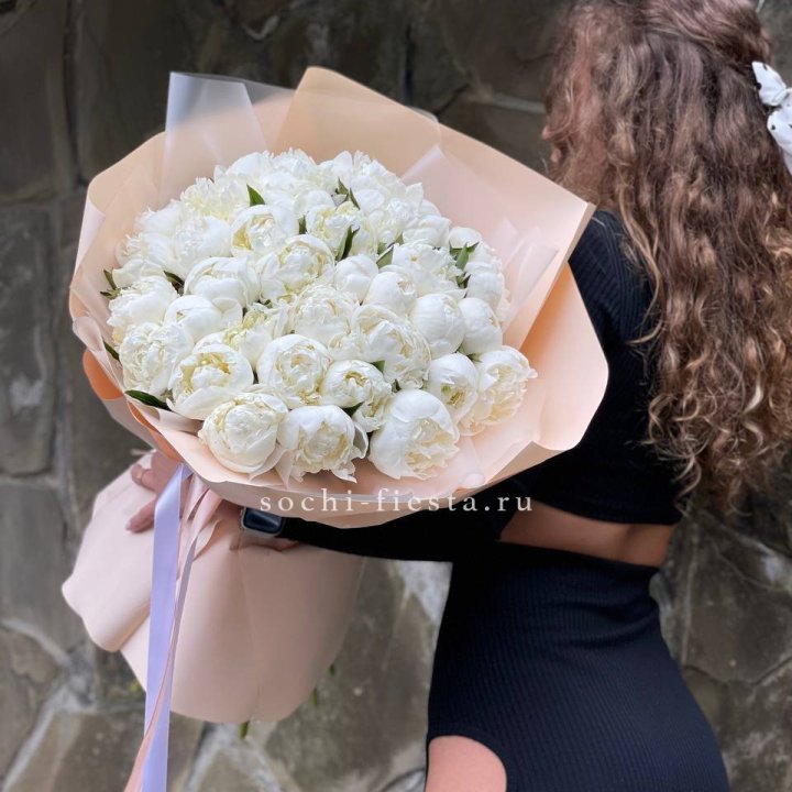 35 белых пион в Уфе