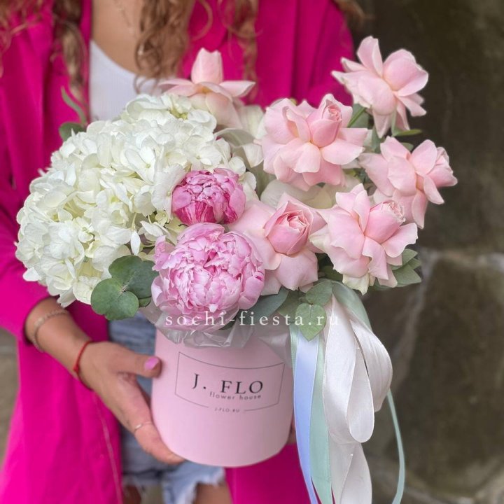 Цилиндр с пионами "Алисия" в Уфе