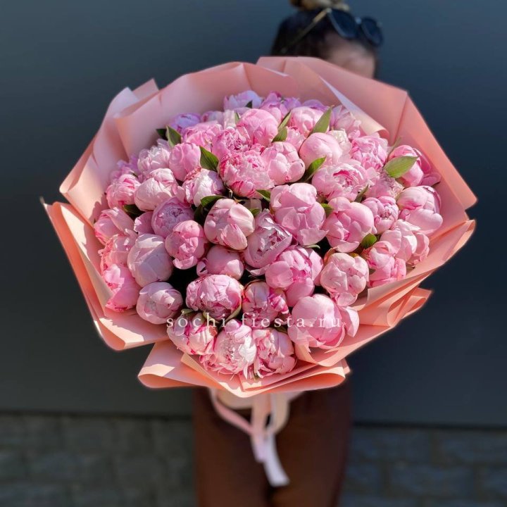 Нежный букет 51 пионов  в Уфе