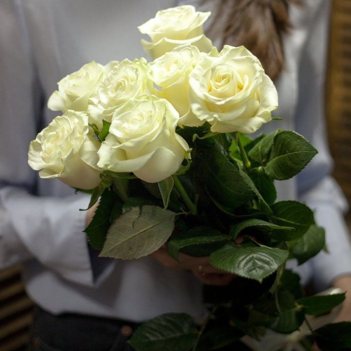 7 белых роз в Уфе