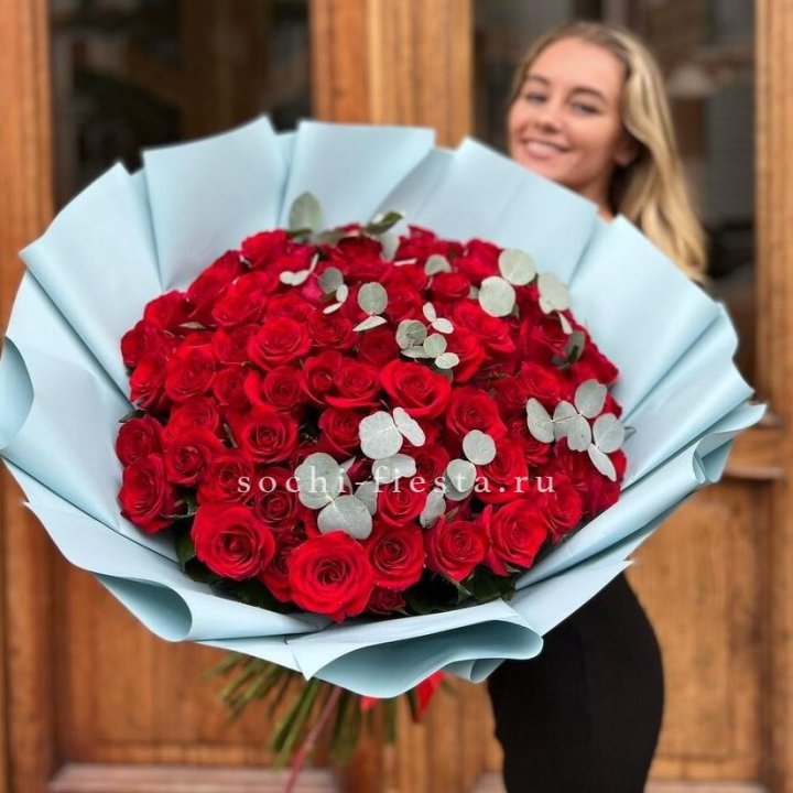 101 красная роза с эвкалиптом в Уфе