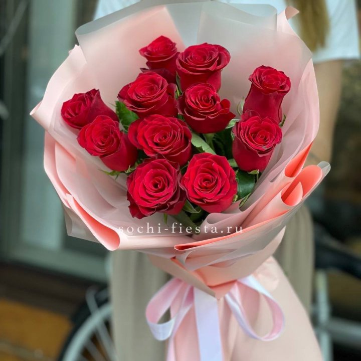 Букет красных роз "Мадам ред" в Уфе
