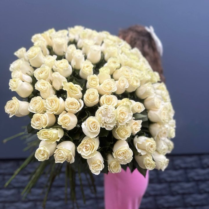 101 белая высокая импортная роза под ленту в Уфе