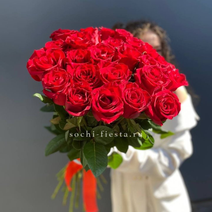 25 высоких красных роз в Уфе