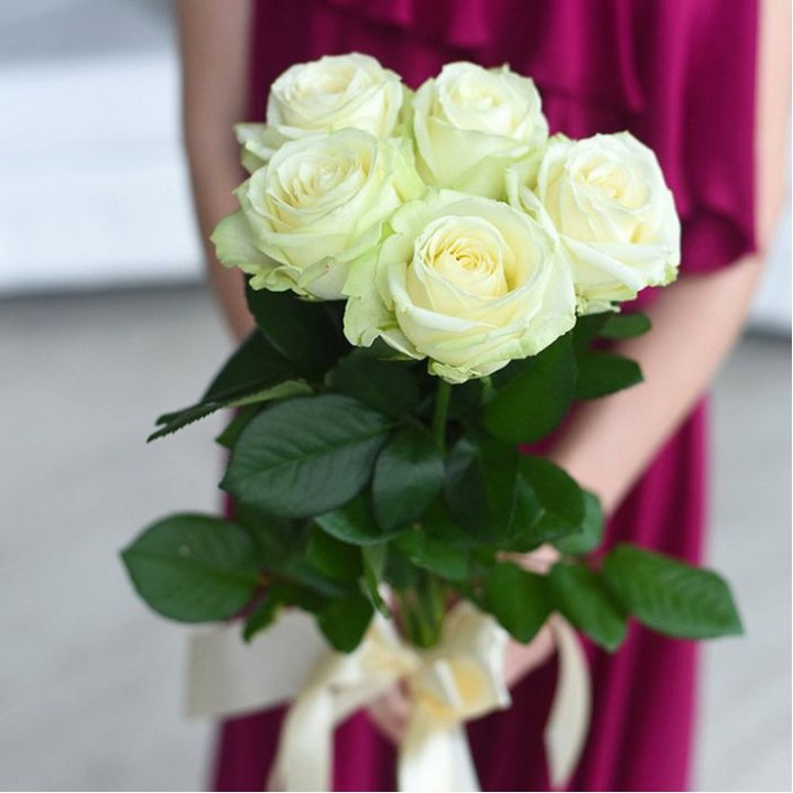 5 белых роз в Уфе