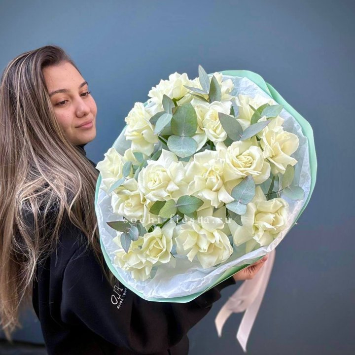 15 Белых французских роз "Ноте бьянка" в Уфе