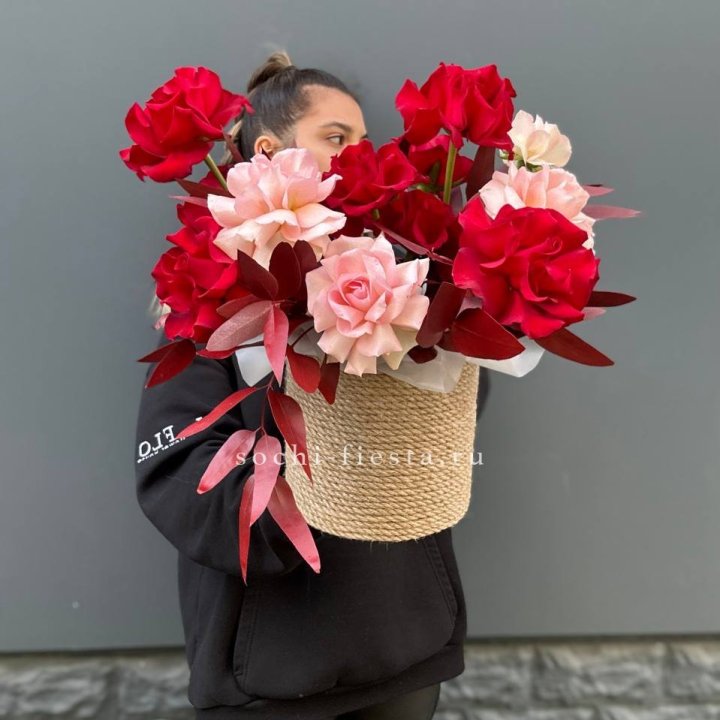 15 Французских роз в джутовом кашпо в Уфе