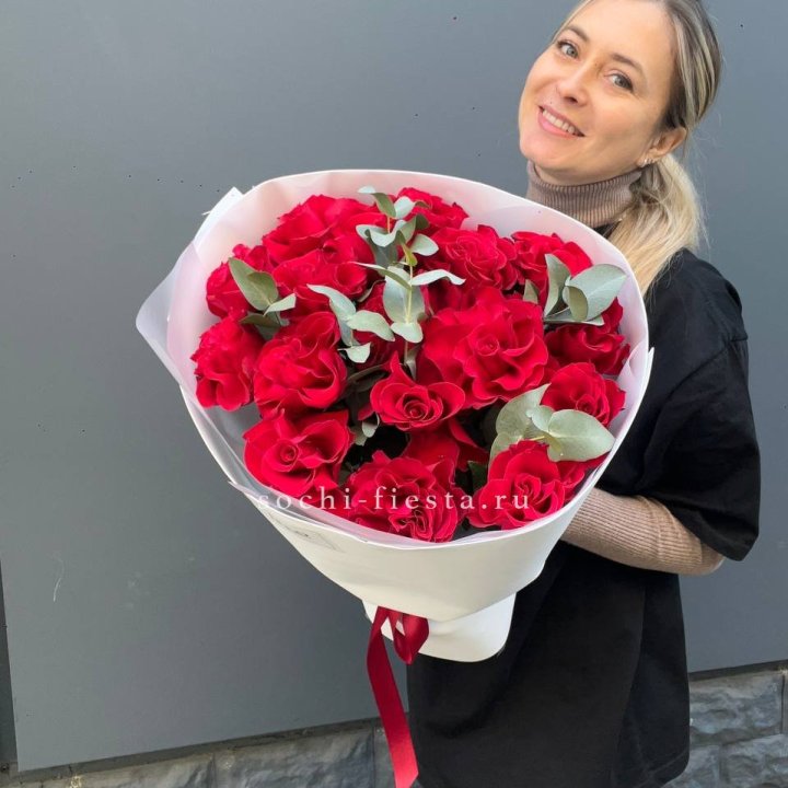 17 Красных французских роз в Уфе