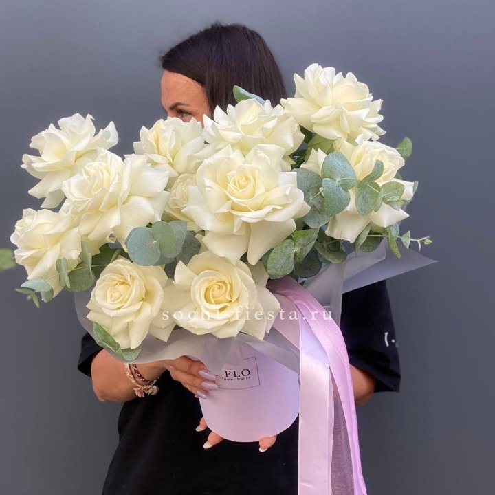 11 Французских белых роз в боксе в Уфе