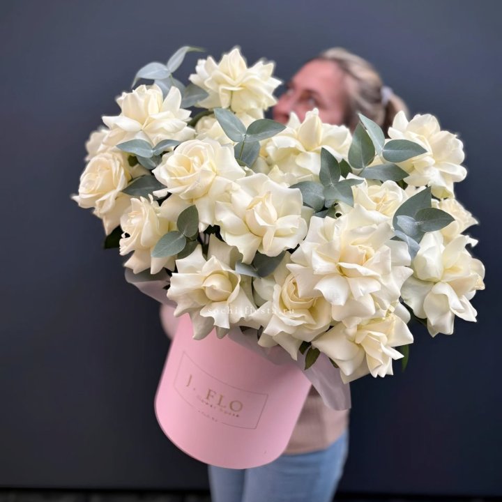 25 Французских белых роз в боксе в Уфе