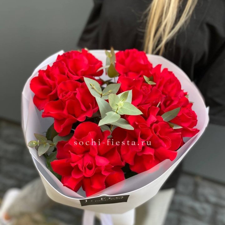 9 Красных французских роз в Уфе