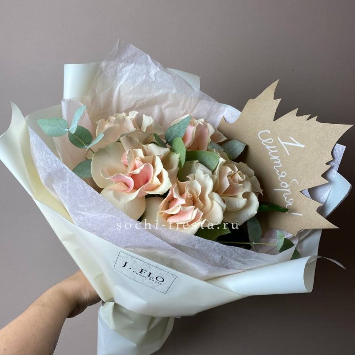 Букет кремовых роз к дню знаний в Уфе