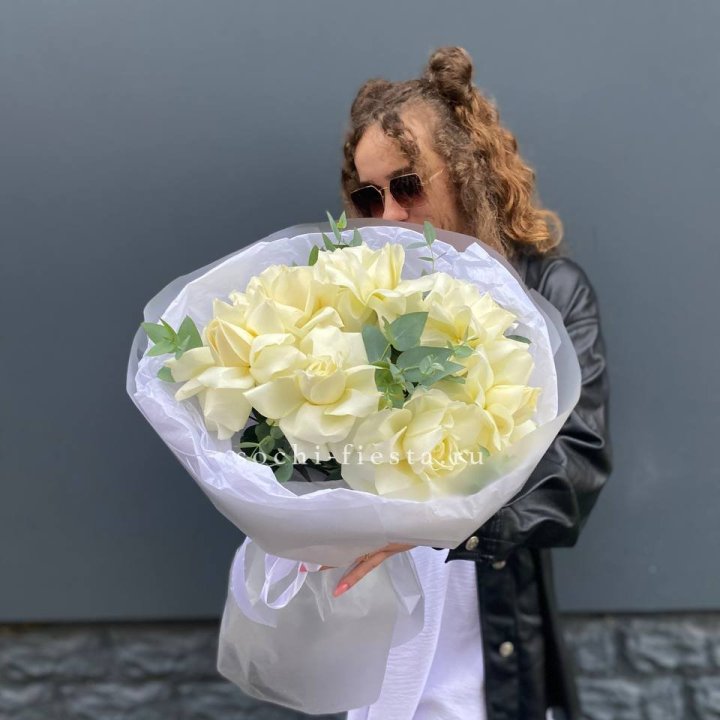 7 Белых французских роз  в Уфе