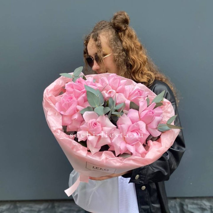 7 розовых роз в Уфе