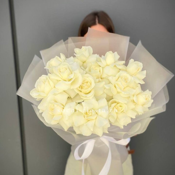 13 белых роз в Уфе