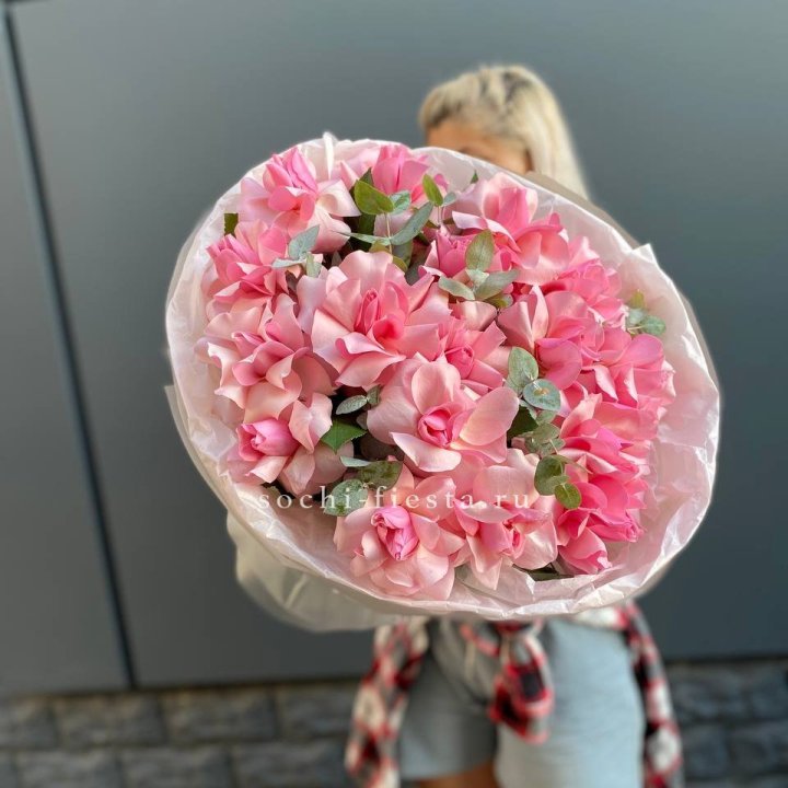 17 розовых роз в Уфе