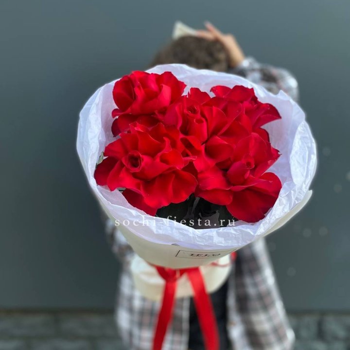 5 французских красных роз в Уфе