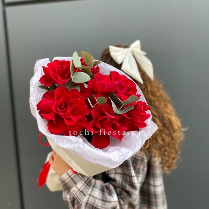 7 красных французских роз в Уфе