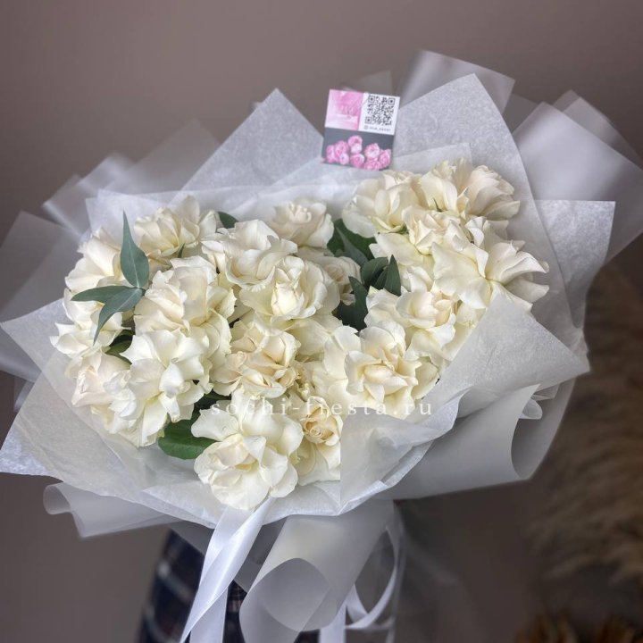 21 французских роз с эвкалиптом в Уфе