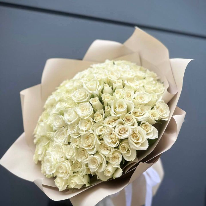 101 белая роза Атена в Уфе