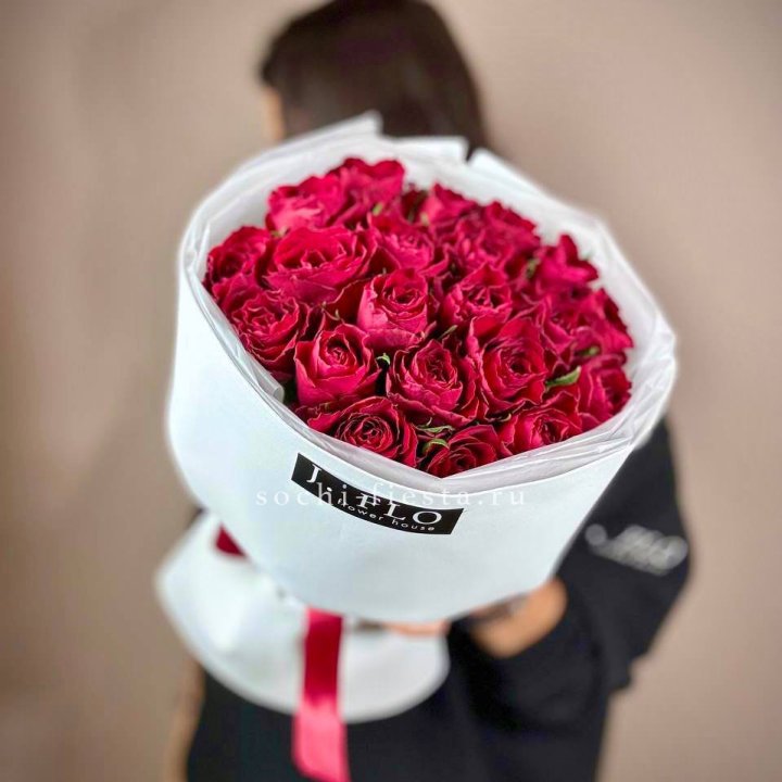 Букет красных роз мадам ред в Уфе