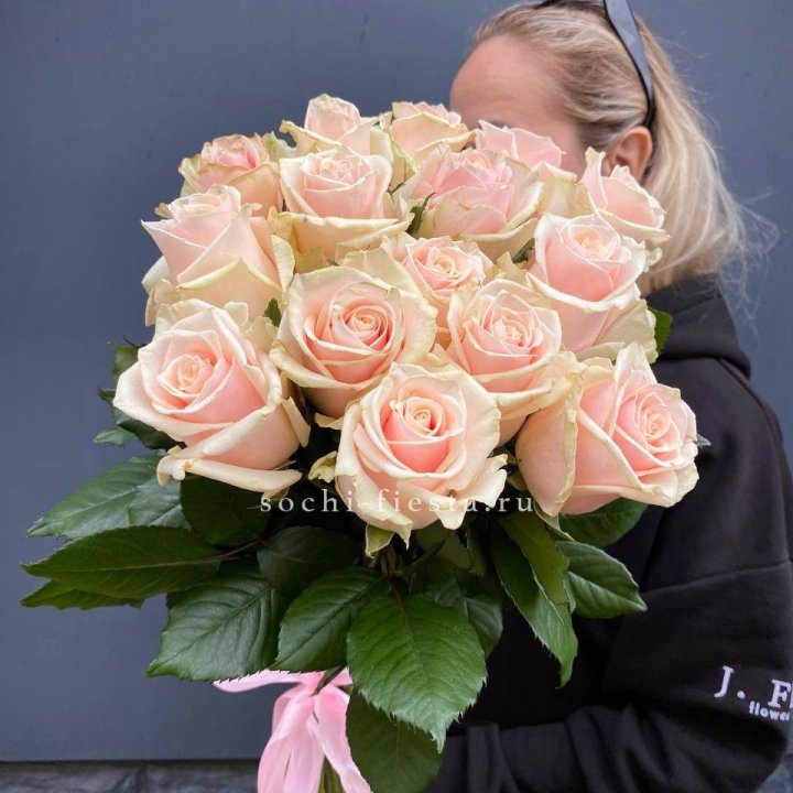 15  кремовых высоких роз в Уфе