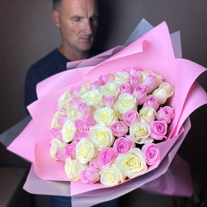 51 белых и розовых роз в Уфе