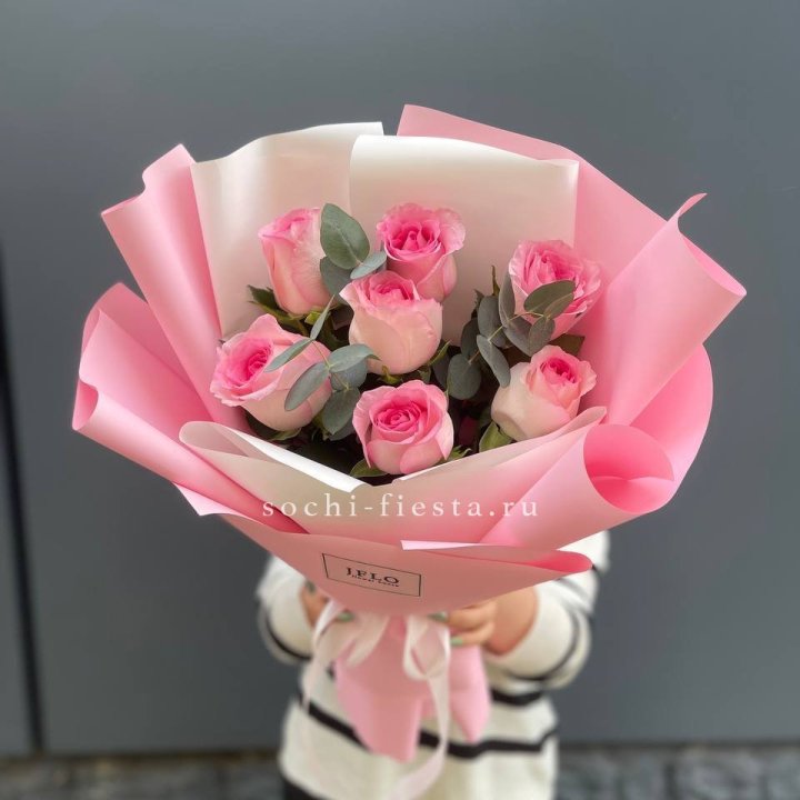 7 роз с эвкалиптом в Уфе
