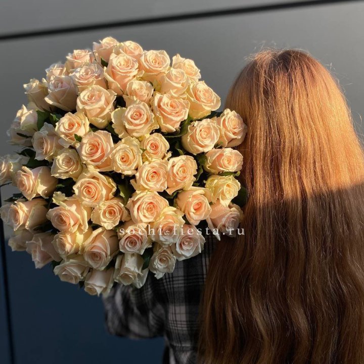 Охапка кремовых роз в Уфе
