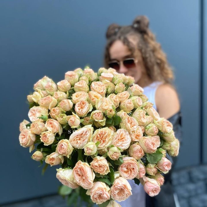 25 пионовидных роз в Уфе